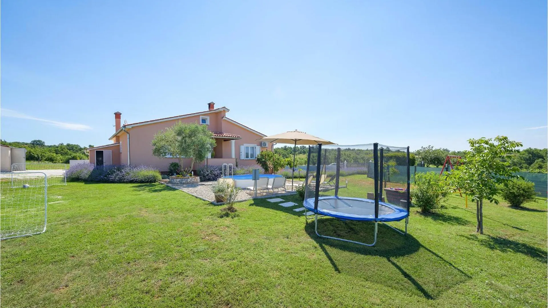 3 Bedroom Pet Friendly Home In Bibici